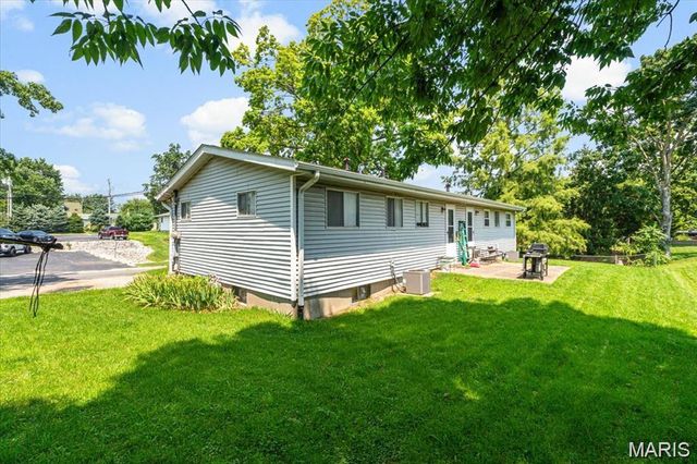 214 E Market Street, Columbia, IL 62236