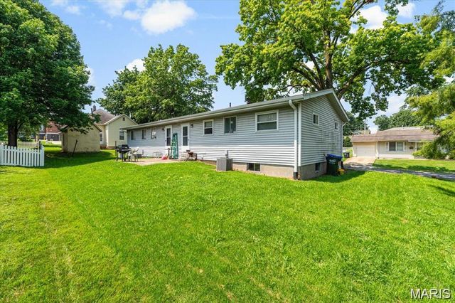 214 E Market Street, Columbia, IL 62236