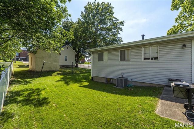 214 E Market Street, Columbia, IL 62236
