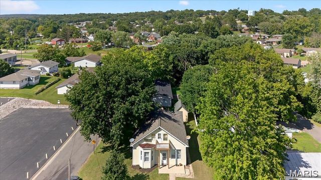 214 E Market Street, Columbia, IL 62236