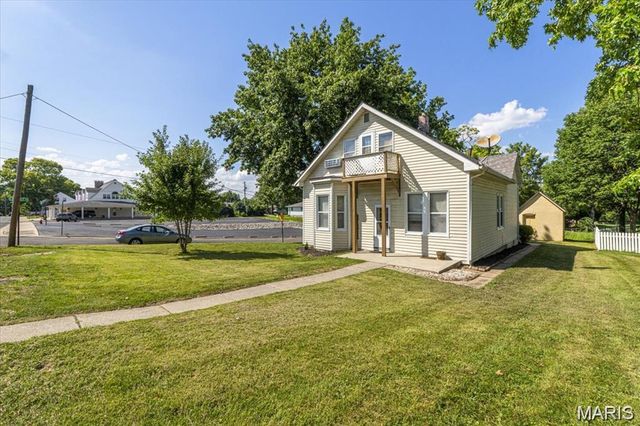 214 E Market Street, Columbia, IL 62236