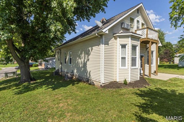 214 E Market Street, Columbia, IL 62236