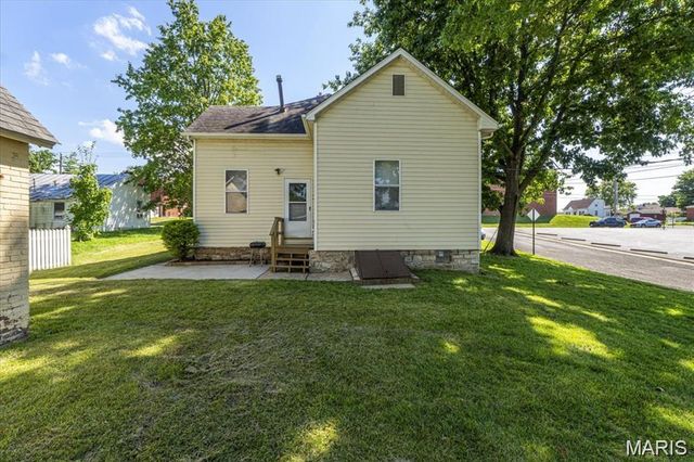 214 E Market Street, Columbia, IL 62236