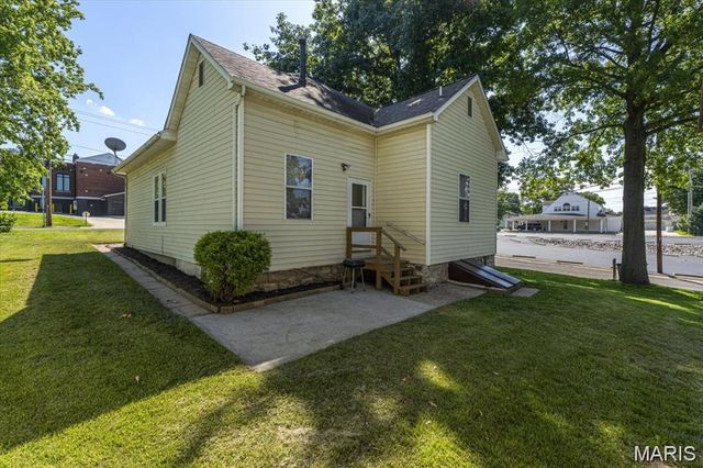 214 E Market Street, Columbia, IL 62236