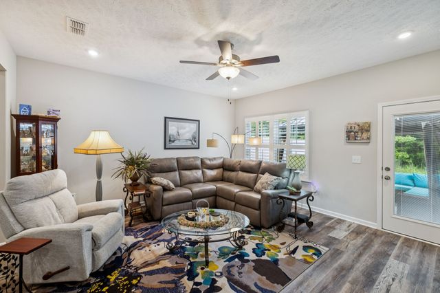143 Creek Wood Rd, Manchester, TN 37355