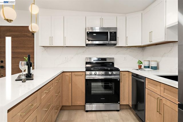 38343 Canyon Heights Dr, Fremont, CA 94536