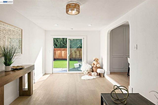 38343 Canyon Heights Dr, Fremont, CA 94536