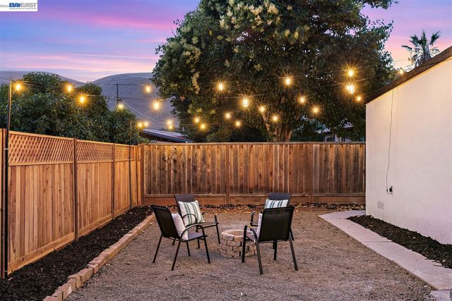 38343 Canyon Heights Dr, Fremont, CA 94536