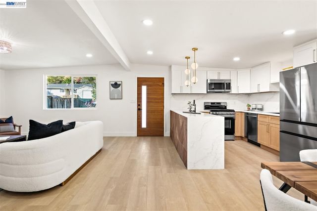 38343 Canyon Heights Dr, Fremont, CA 94536