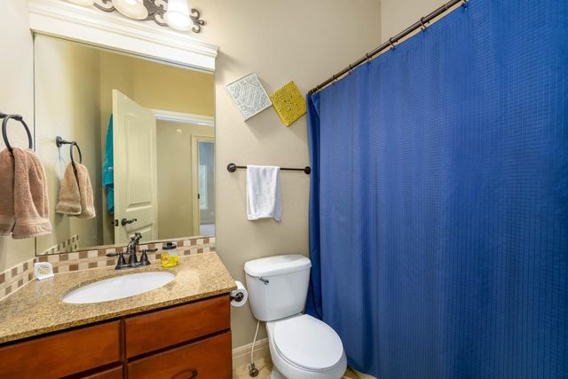 524 E Crescent Lakes Dr, Andover, KS 67002