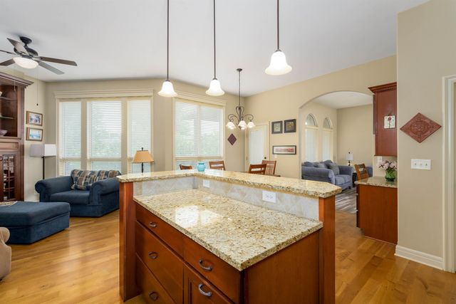 524 E Crescent Lakes Dr, Andover, KS 67002