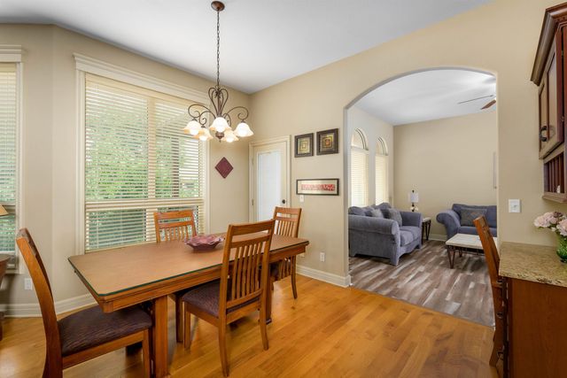 524 E Crescent Lakes Dr, Andover, KS 67002