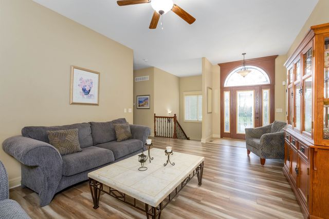 524 E Crescent Lakes Dr, Andover, KS 67002