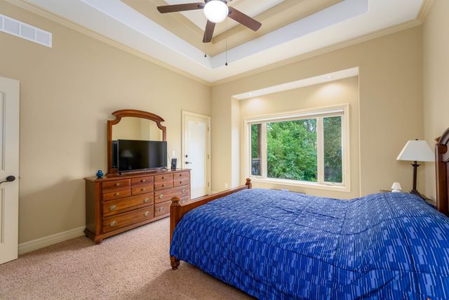 524 E Crescent Lakes Dr, Andover, KS 67002