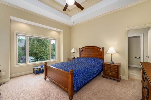 524 E Crescent Lakes Dr, Andover, KS 67002