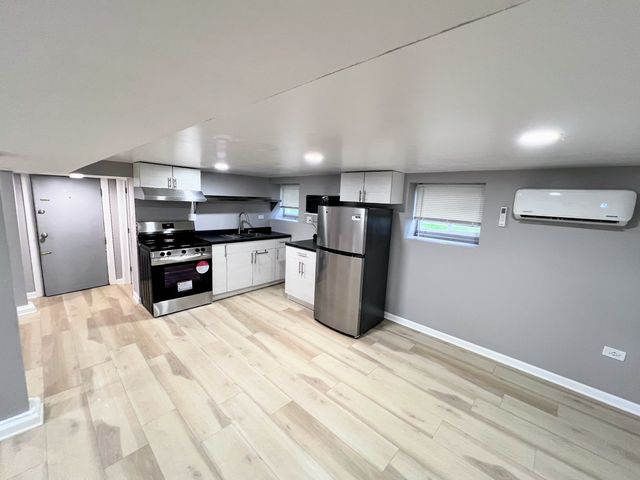 5628 W Eastwood Avenue GR, Chicago, IL 60630