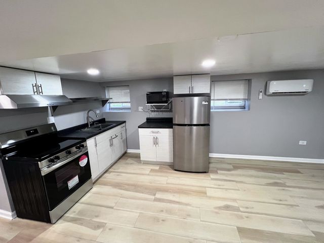 5628 W Eastwood Avenue GR, Chicago, IL 60630