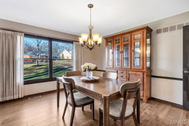 710 Briarfarm Lane, Kirkwood, MO 63122