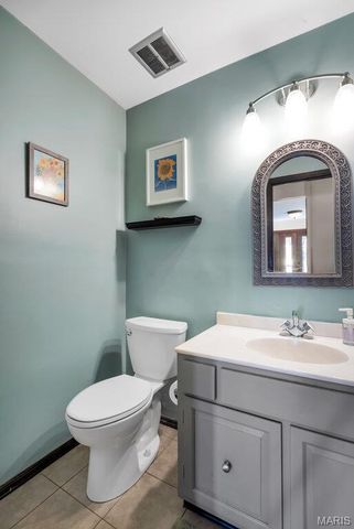 710 Briarfarm Lane, Kirkwood, MO 63122