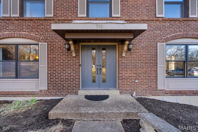 710 Briarfarm Lane, Kirkwood, MO 63122