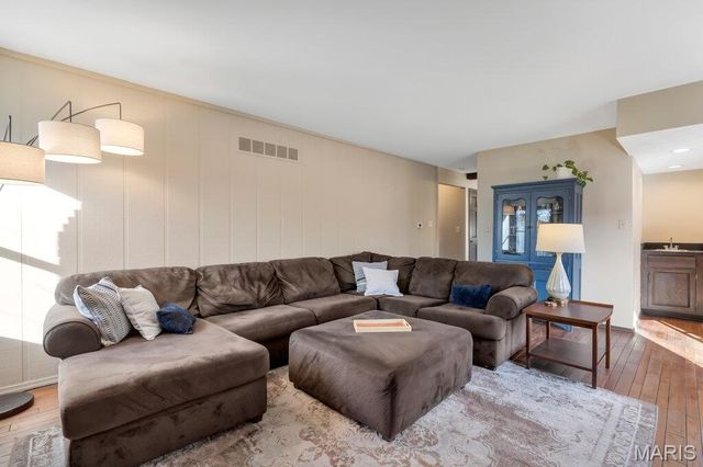 710 Briarfarm Lane, Kirkwood, MO 63122