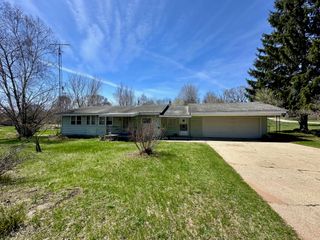271 McLaren Lake Road, Hesperia Vlg, MI 49421