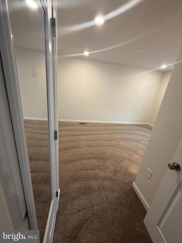 8528 ENGLESIDE ST, Alexandria, VA 22309