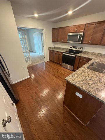 8528 ENGLESIDE ST, Alexandria, VA 22309