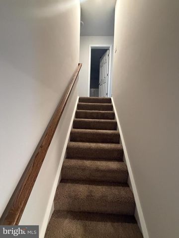 8528 ENGLESIDE ST, Alexandria, VA 22309