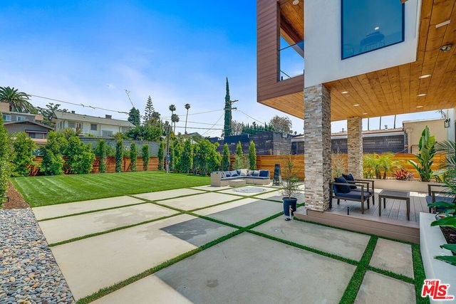 244 S Gramercy Place, Los Angeles, CA 90004