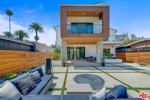 244 S Gramercy Place, Los Angeles, CA 90004