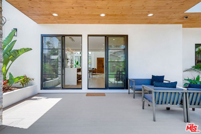 244 S Gramercy Place, Los Angeles, CA 90004