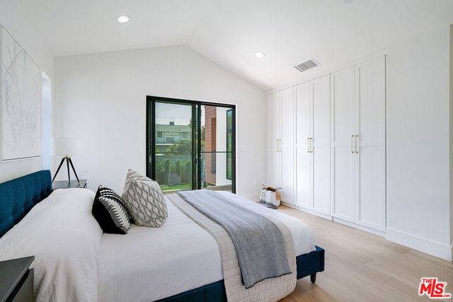 244 S Gramercy Place, Los Angeles, CA 90004