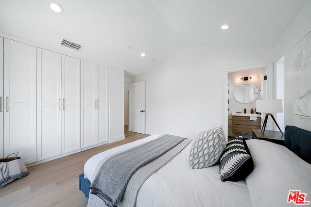 244 S Gramercy Place, Los Angeles, CA 90004