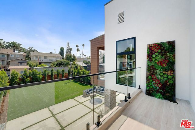 244 S Gramercy Place, Los Angeles, CA 90004