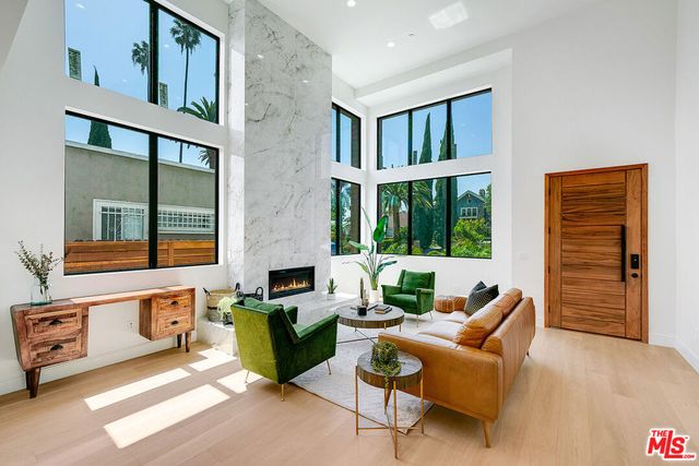 244 S Gramercy Place, Los Angeles, CA 90004