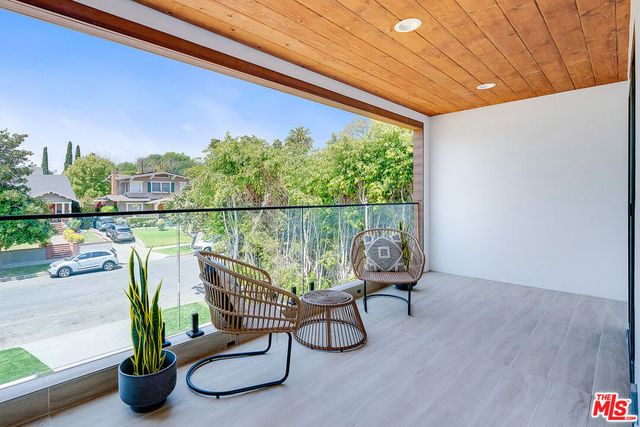 244 S Gramercy Place, Los Angeles, CA 90004