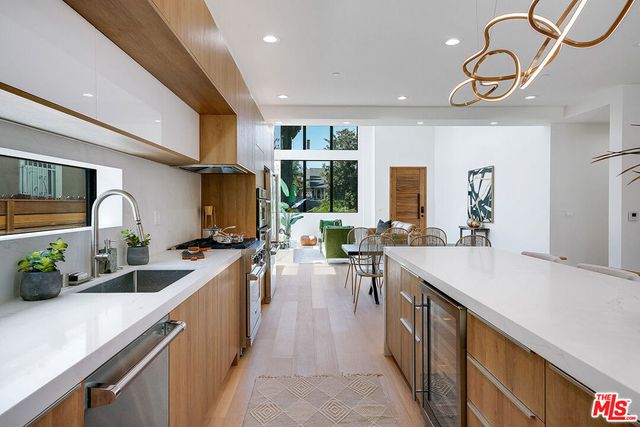 244 S Gramercy Place, Los Angeles, CA 90004