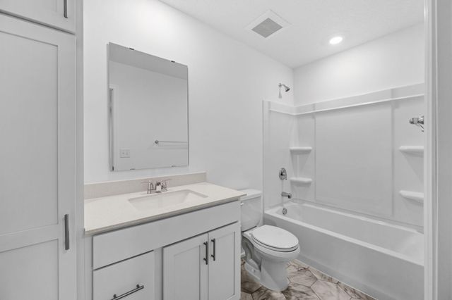 15006 Adare Way, Rosemount, MN 55068