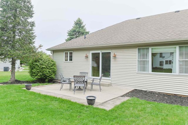 1416 Stone Trail, South Bend, IN 46614