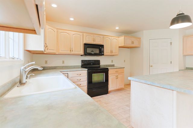 1416 Stone Trail, South Bend, IN 46614