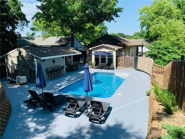 134 Beach Drive, Lake Tapawingo, MO 64015