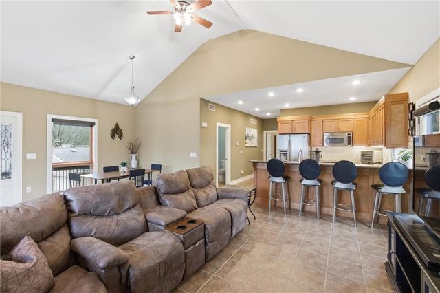 134 Beach Drive, Lake Tapawingo, MO 64015