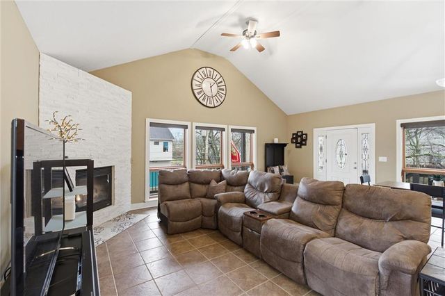 134 Beach Drive, Lake Tapawingo, MO 64015