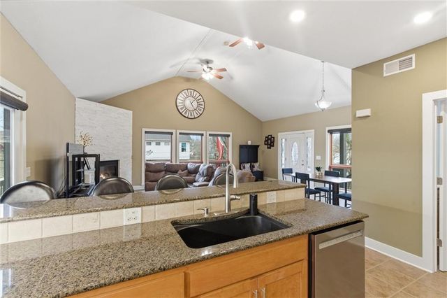 134 Beach Drive, Lake Tapawingo, MO 64015