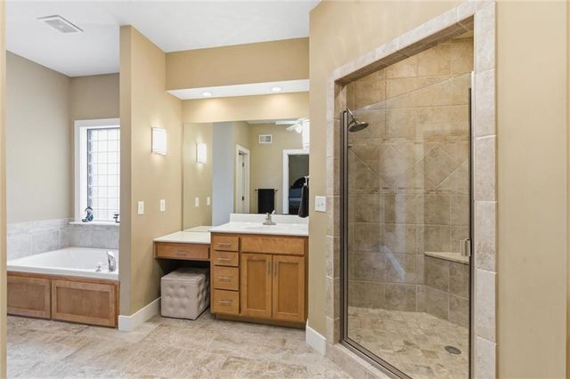 134 Beach Drive, Lake Tapawingo, MO 64015