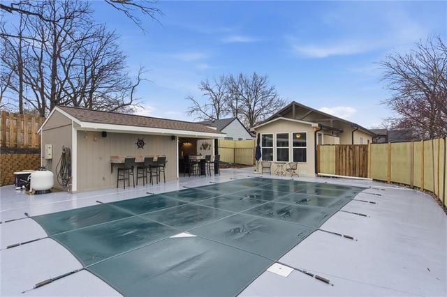 134 Beach Drive, Lake Tapawingo, MO 64015