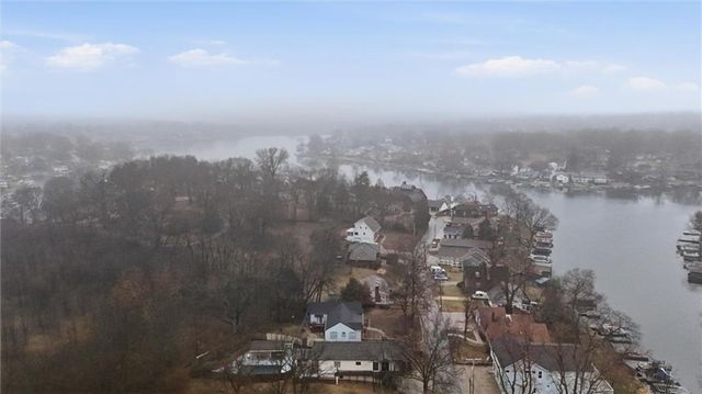 134 Beach Drive, Lake Tapawingo, MO 64015