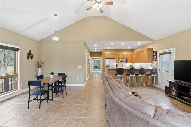 134 Beach Drive, Lake Tapawingo, MO 64015