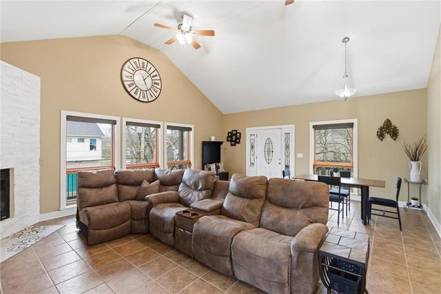 134 Beach Drive, Lake Tapawingo, MO 64015